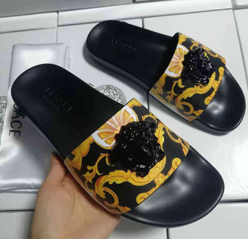Slippers Flip flop men's summer leather printing Medusa fashion outdoor antiskid trend sandals slippers 143T, 2# shoe box
Slippers Flip flop men's summer leather printing Medusa fashion outdoor antiskid trend sandals slippers 143T, 2# shoe box