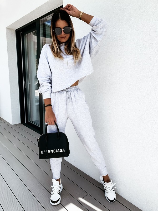 Active Sets Casual Two Pieces Sportswear Women Tracksuits Autumn Long Sleeve Round Collar Pullovers Laceup Joggers Pants Running Sets 220826, Black
Active Sets Casual Two Pieces Sportswear Women Tracksuits Autumn Long Sleeve Round Collar Pullovers Laceup Joggers Pants Running Sets 220826, Black