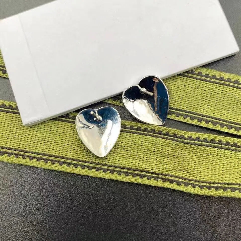 High quality Stud earrings for women jewlery temperament of restoring ancient ways Street Fashion Earrings luxury jewelry letter Party Wedding Lovers Gift
High quality Stud earrings for women jewlery temperament of restoring ancient ways Street Fashion Earrings luxury jewelry letter Party Wedding Lovers Gift