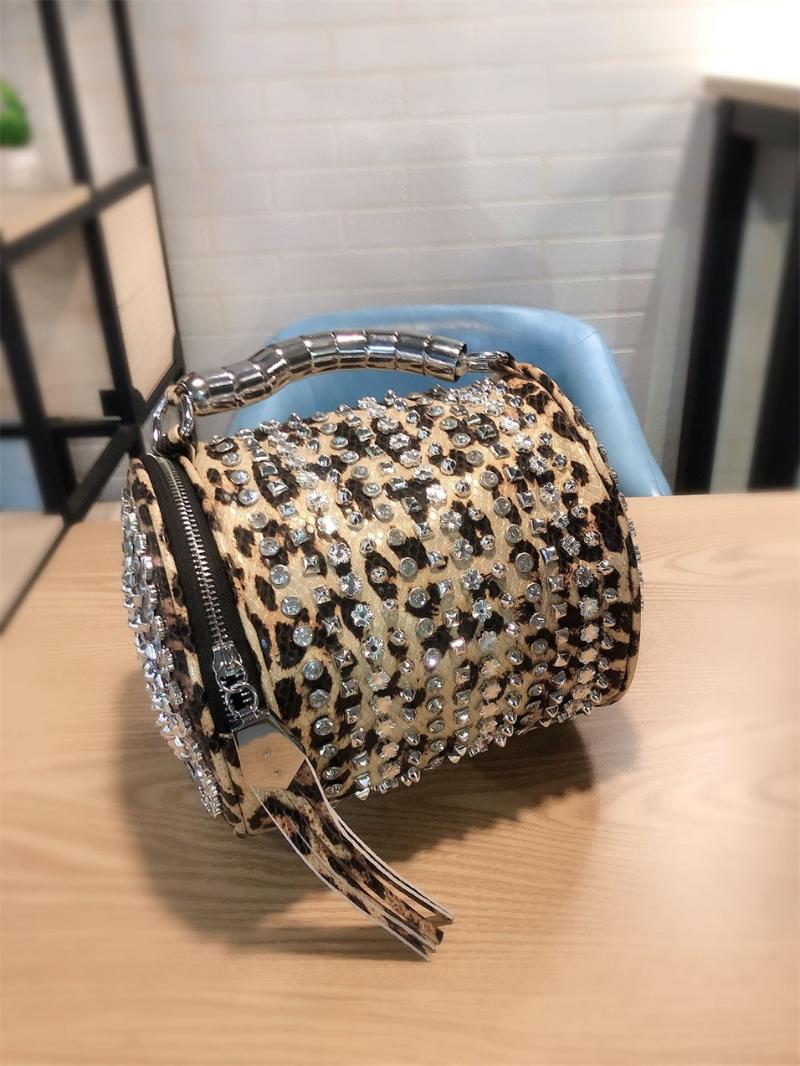 Evening Bags Fashion Rhinestone Women Bucket Bag Vintage Tassel Messenger High Quality Retro Shoulder Simple Crossbody ToteEvening, Black
Evening Bags Fashion Rhinestone Women Bucket Bag Vintage Tassel Messenger High Quality Retro Shoulder Simple Crossbody ToteEvening, Black