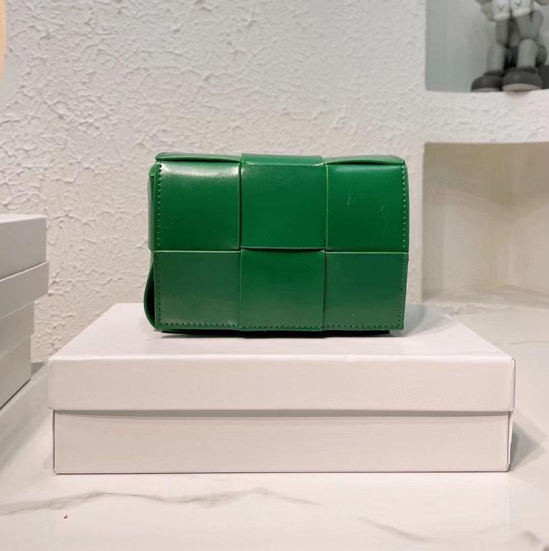 Designer Shoulder Bags Cassette Handbag Leather Women Tote Men Crossbody Bags Fashion Shopping Wallet Original Cases Card Pockets, Color 1
Designer Shoulder Bags Cassette Handbag Leather Women Tote Men Crossbody Bags Fashion Shopping Wallet Original Cases Card Pockets, Color 1