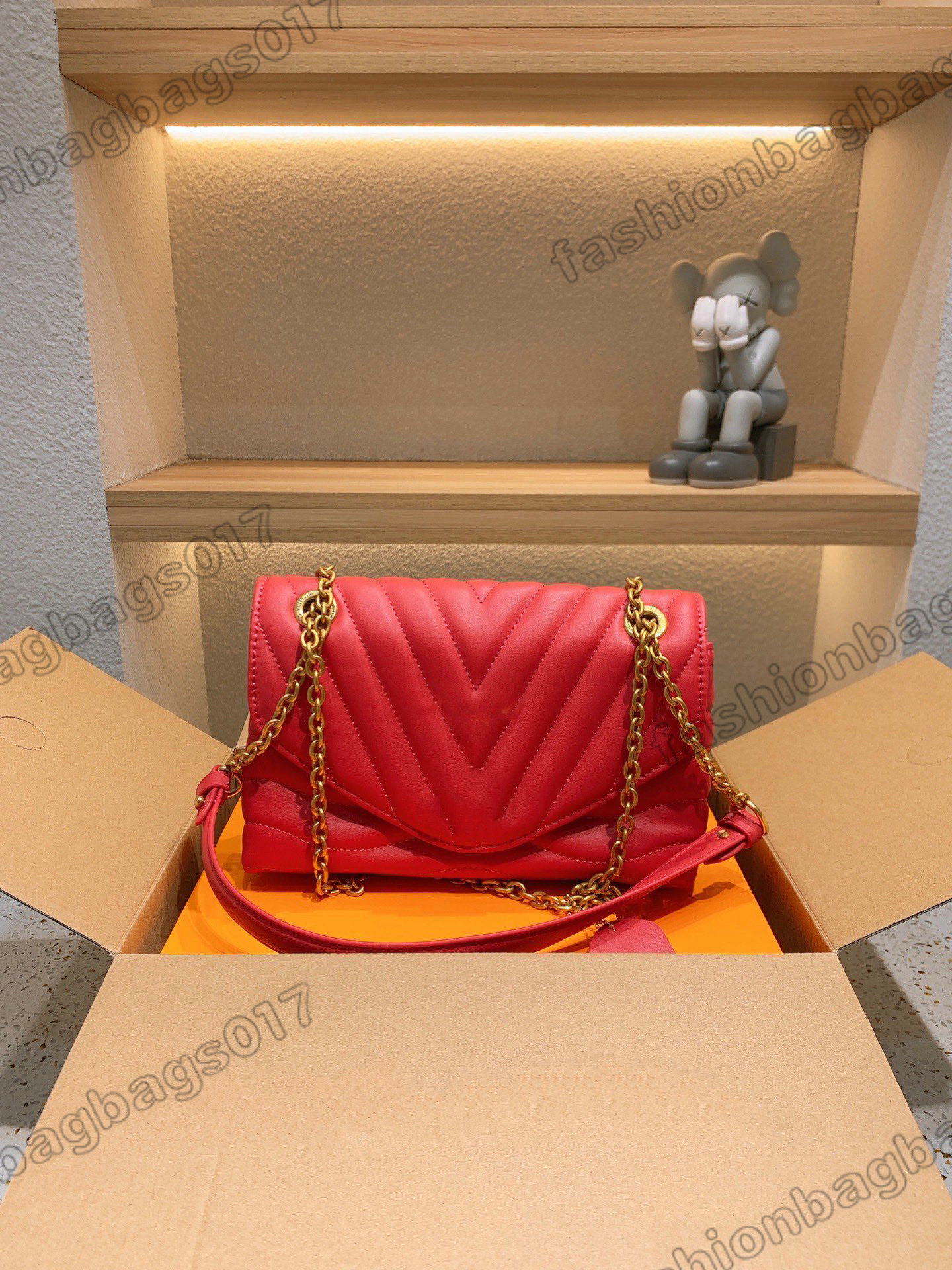 New Wave Classic Shoulder Bags Women Soft Leather Luxurys Handbag Designer Removable Chain Wallets V Shaped Female Shopping Stchels Tote
New Wave Classic Shoulder Bags Women Soft Leather Luxurys Handbag Designer Removable Chain Wallets V Shaped Female Shopping Stchels Tote