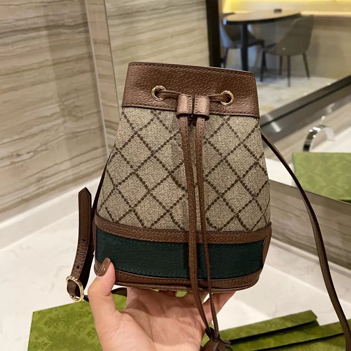 Bucket bags letter Bag 1955 Fashion women CrossBody Handbag Quality luxurys Top designers Clutch lady Shoulder purse Handbags, Picture-color with logo
Bucket bags letter Bag 1955 Fashion women CrossBody Handbag Quality luxurys Top designers Clutch lady Shoulder purse Handbags, Picture-color with logo