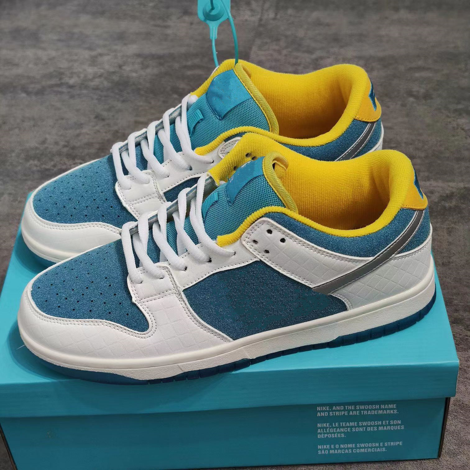 Fashion Casual Sports Shoes 2022 Classic Men Women Low Cut Lace-Up Leather Sneakers Trainers Outdoor Unisex Zapatos Walking Shoe 36-44
Fashion Casual Sports Shoes 2022 Classic Men Women Low Cut Lace-Up Leather Sneakers Trainers Outdoor Unisex Zapatos Walking Shoe 36-44