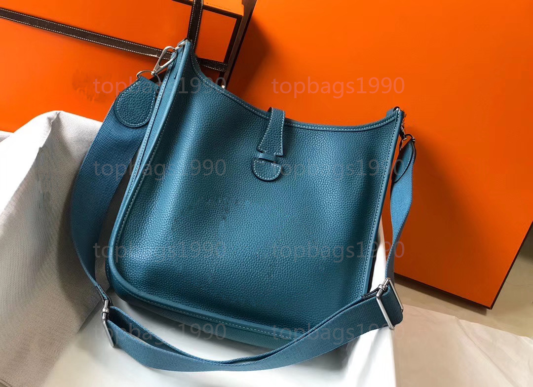 28 CM Flap Shoulder Bag Genuine leather bags High quality Fashion Handbag Women Lady tote Designer Luxury come with strap, Scarf (need buy bag)
28 CM Flap Shoulder Bag Genuine leather bags High quality Fashion Handbag Women Lady tote Designer Luxury come with strap, Scarf (need buy bag)