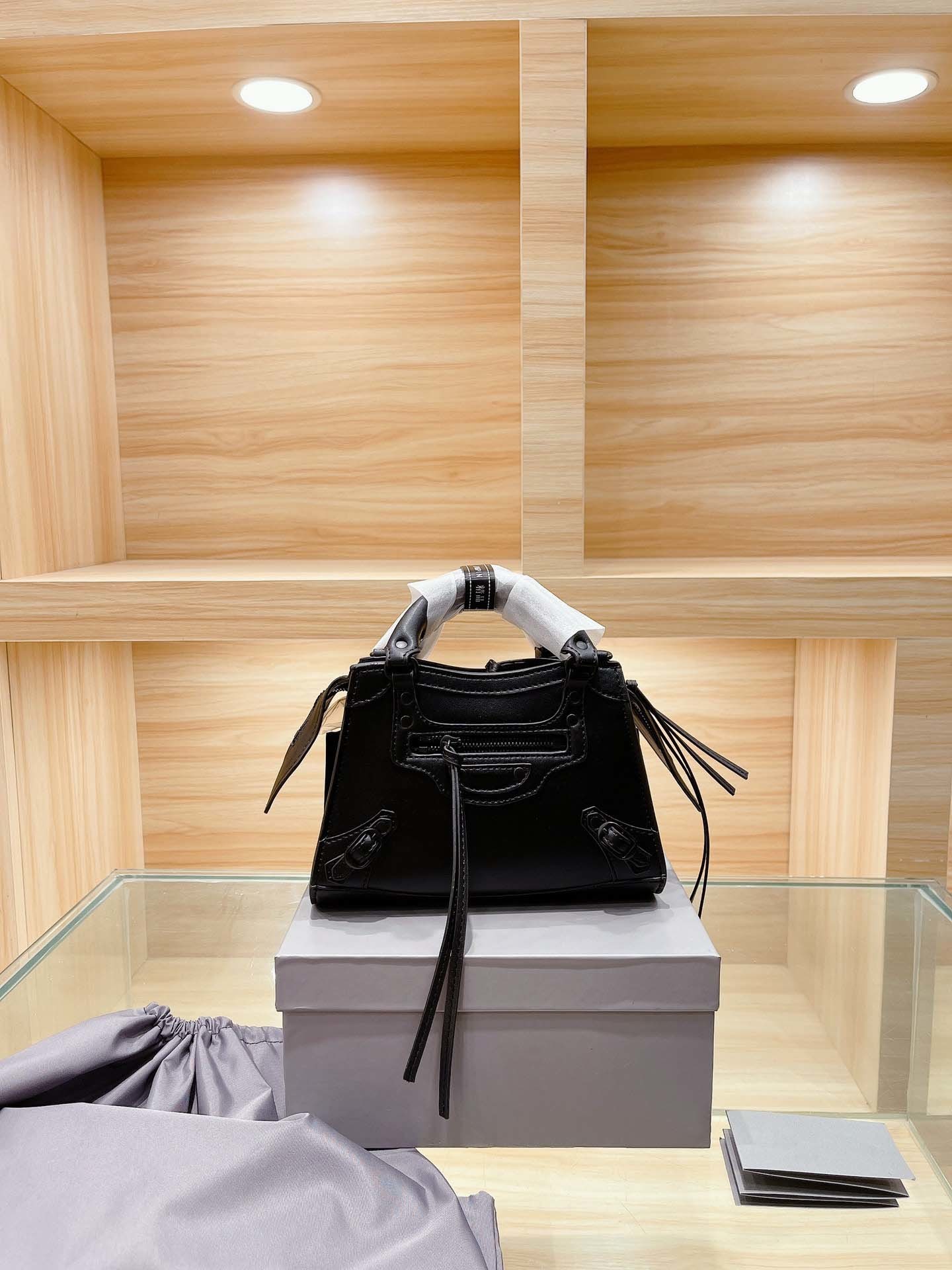 Luxury Neo Women Classic Bag 22cm Designer Handbags Crossbody Motorcycle Bags Genuine Leather Fashion Trend Ladies Black Handle Purses High, Make up the difference
Luxury Neo Women Classic Bag 22cm Designer Handbags Crossbody Motorcycle Bags Genuine Leather Fashion Trend Ladies Black Handle Purses High, Make up the difference