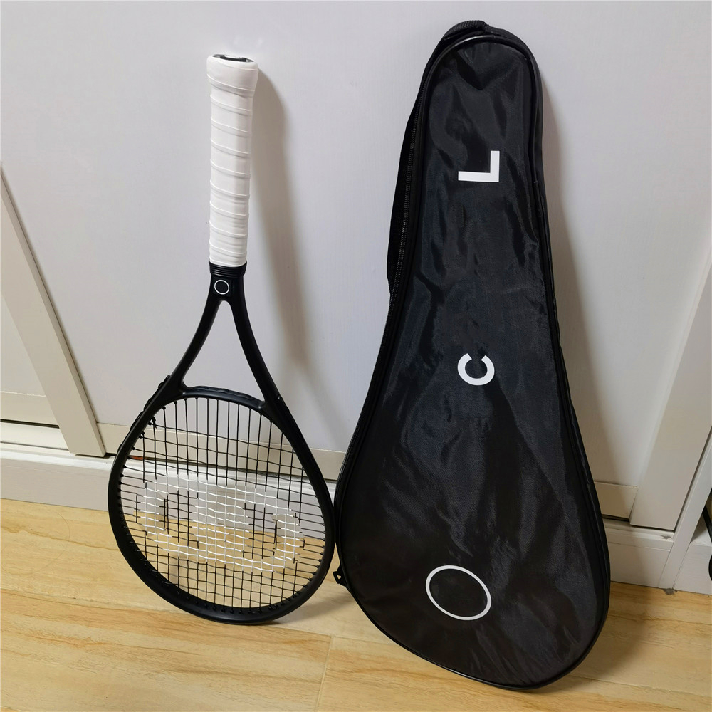 CHANNEL Spalding Carbon Fiber Tennis Racket Racquets Equipped Ball Bag Cover Fashion Luxurys Designers Grip Countervail luxury Gift
CHANNEL Spalding Carbon Fiber Tennis Racket Racquets Equipped Ball Bag Cover Fashion Luxurys Designers Grip Countervail luxury Gift