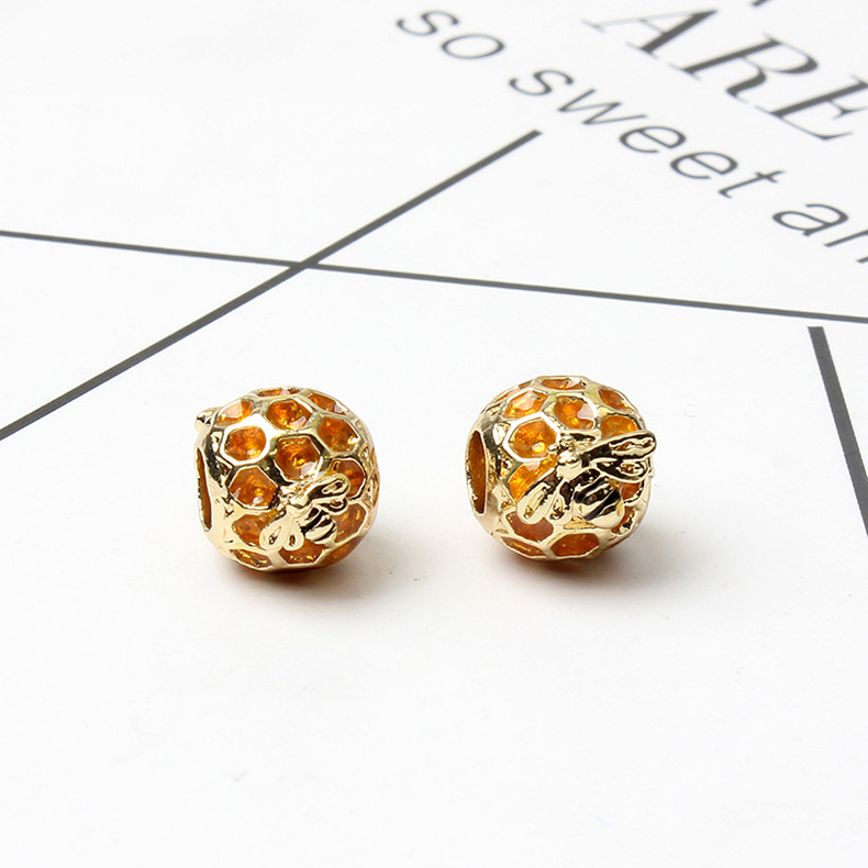 Popular High Quality 925 Sterling Silver Fashion Gold Bee and Honeycomb Cute Charm for Necklace Jewelry Fashion Accessories Diy Gift Pendant for Women