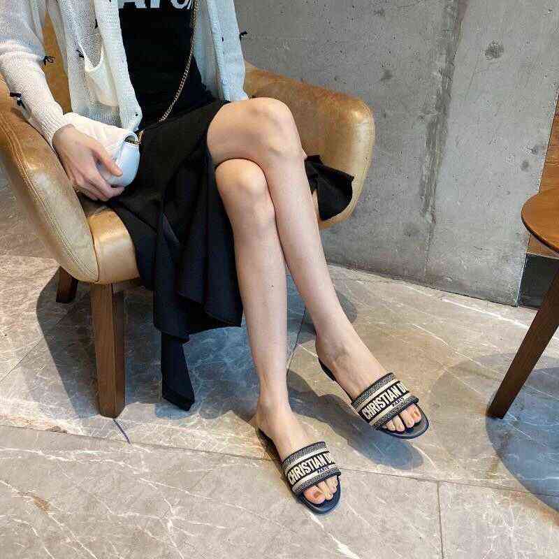 Designer Christians Women Slippers Slides One line slippers women 2022 home dletter printing wearing thick heel slippers womens shoes woven, Black
Designer Christians Women Slippers Slides One line slippers women 2022 home dletter printing wearing thick heel slippers womens shoes woven, Black