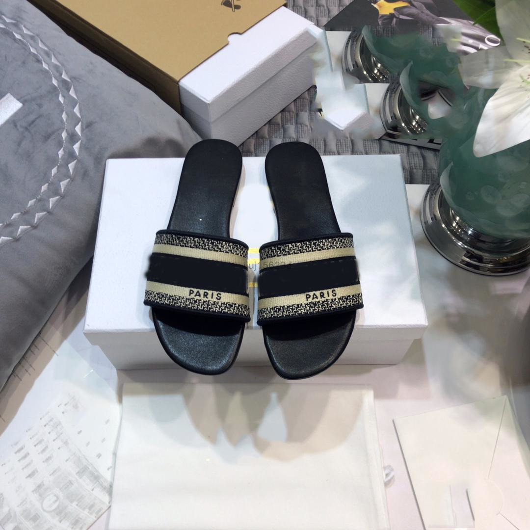 2022 Paris Dies Sandals 2022 Women Luxury Designer dior Sandals Slippers Leather Summer Flat Slipper Embroidery Fashion Beach Woman Big Head R sL
2022 Paris Dies Sandals 2022 Women Luxury Designer dior Sandals Slippers Leather Summer Flat Slipper Embroidery Fashion Beach Woman Big Head R sL
