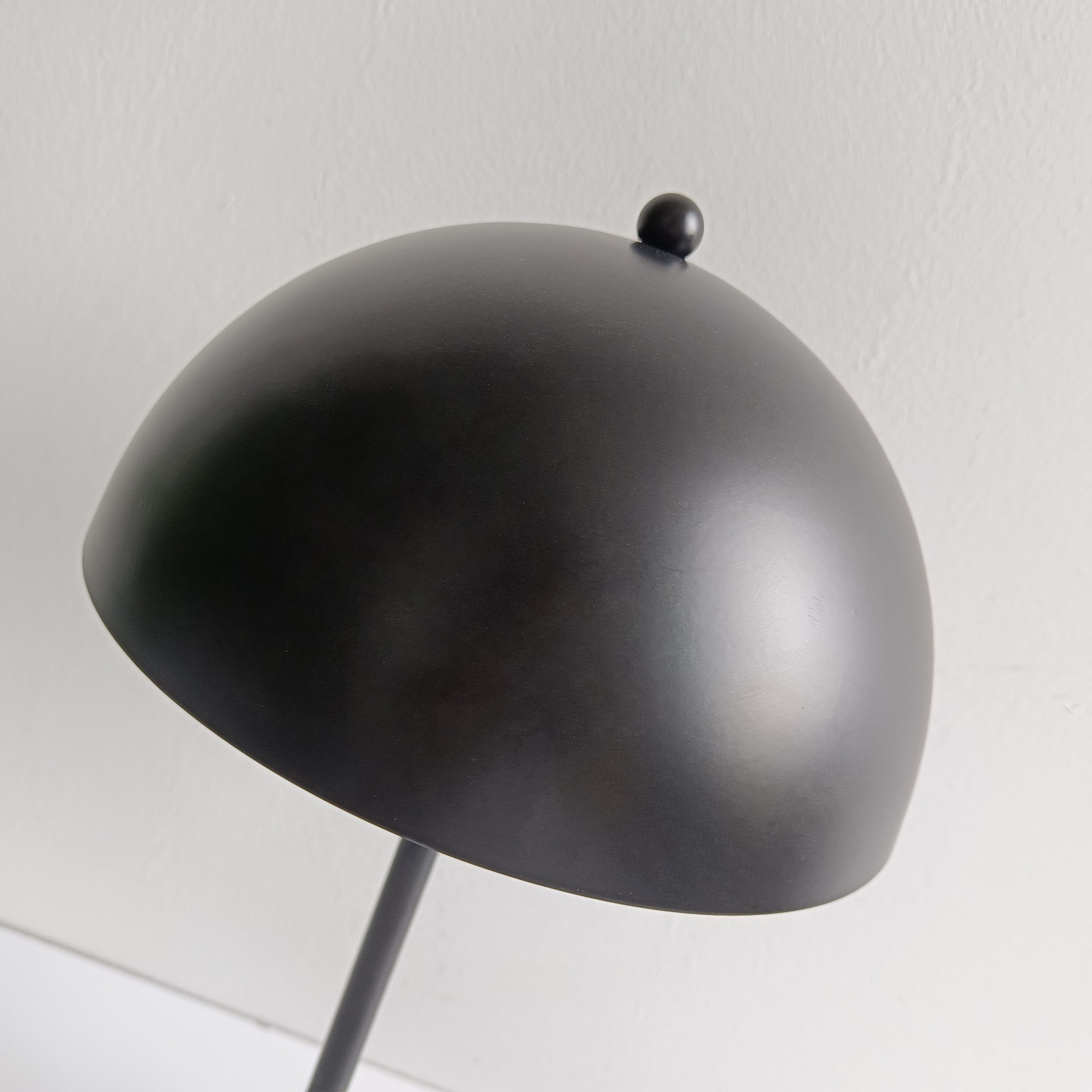 Chic Bedside Table Lamp with Unique Botanical Motif - Perfect for Bedroom Ambiance