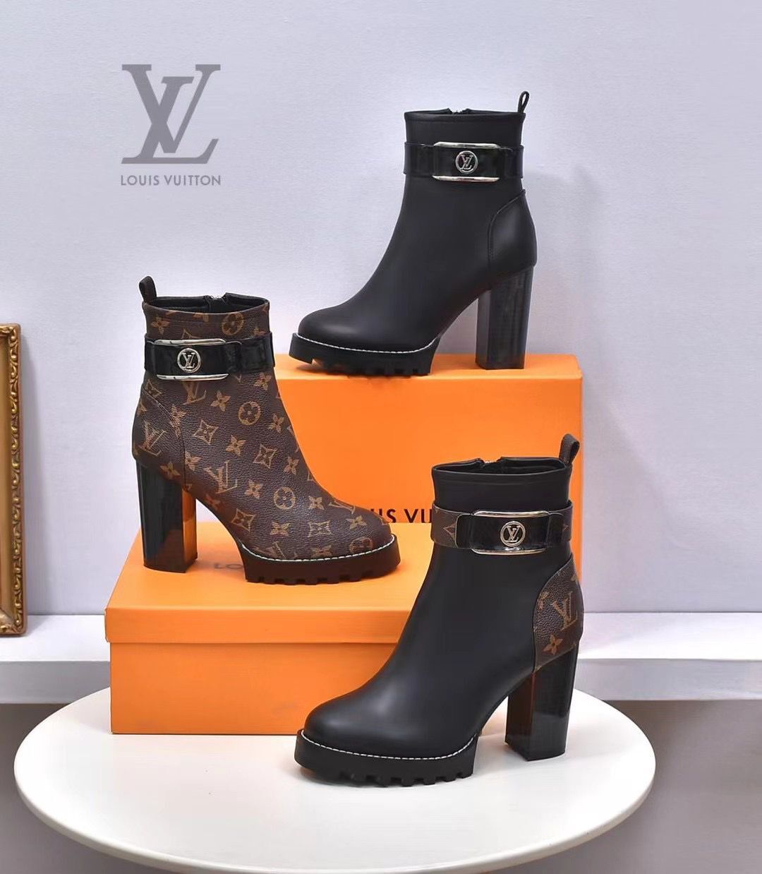 High heeled boots designer Soft cowhide Autumn winter Coarse heel women shoes 100% real leather zipper Fashion Desert Boot letter Metal buckle lady Heels size 35-41-42, Brown
High heeled boots designer Soft cowhide Autumn winter Coarse heel women shoes 100% real leather zipper Fashion Desert Boot letter Metal buckle lady Heels size 35-41-42, Brown
