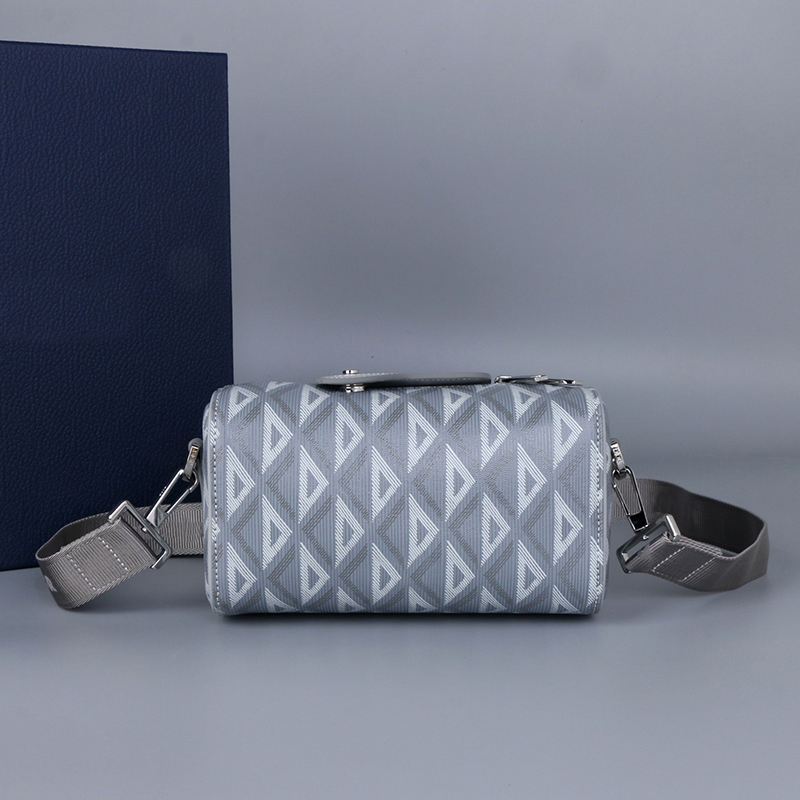 Lingot 22 Crossbody Bags Man Shoulder Luxury Designer Bag Mens Fashion Genuine Leather Men Cross Body Paris French Italy with Box Dustbag, Grey
Lingot 22 Crossbody Bags Man Shoulder Luxury Designer Bag Mens Fashion Genuine Leather Men Cross Body Paris French Italy with Box Dustbag, Grey