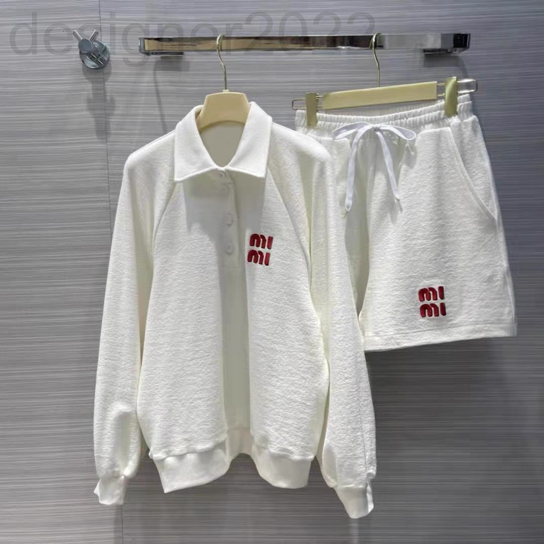 Women' Hoodies & Sweatshirts designer Miu Mu early spring Popl collar button embroidery letter towel sportswear Shorts Set women AHF4, 2# packing bag
Women' Hoodies & Sweatshirts designer Miu Mu early spring Popl collar button embroidery letter towel sportswear Shorts Set women AHF4, 2# packing bag