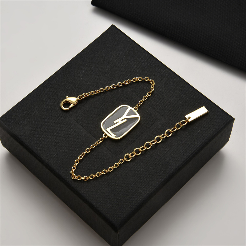 Designer Necklace Womens Luxury Brand Letters Earrings Fashion Jewelry Men Bracelet High Quality Ladies Party Gift Lover Necklaces Ear Studs
Designer Necklace Womens Luxury Brand Letters Earrings Fashion Jewelry Men Bracelet High Quality Ladies Party Gift Lover Necklaces Ear Studs