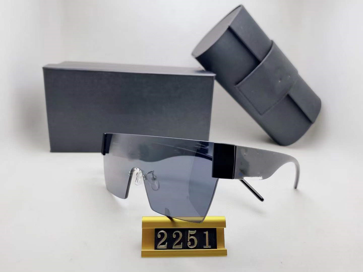 2022luxur top quality classic square sunglasses designer brand fashion womens sun glasses eyewear metal glass lenses with box 2251
2022luxur top quality classic square sunglasses designer brand fashion womens sun glasses eyewear metal glass lenses with box 2251