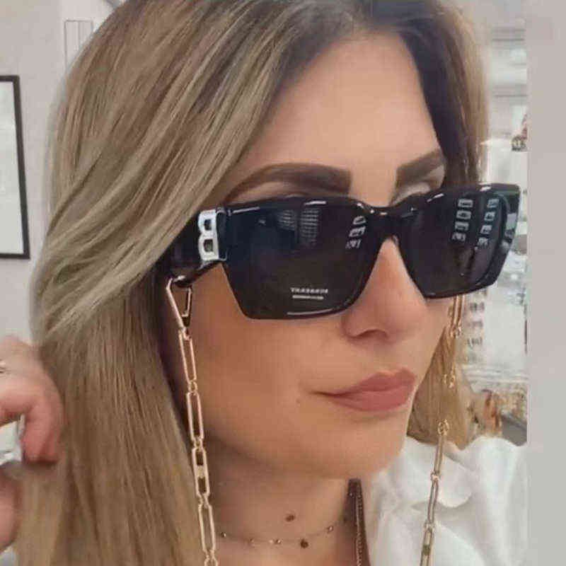 2022 Luxury Designer Sunglasses Women Trends Rectangular Sun Glasses Personality Golden Letter Eyewear Anti-glare UV400
2022 Luxury Designer Sunglasses Women Trends Rectangular Sun Glasses Personality Golden Letter Eyewear Anti-glare UV400
