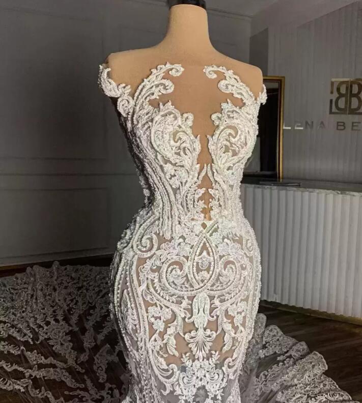 2022 Gorgeous Lace Applique Wedding Dresses Illusion Bridal Gown Chapel Train Jewel Neck Sleeveless African Plus Size Dubai Vestido de novia
