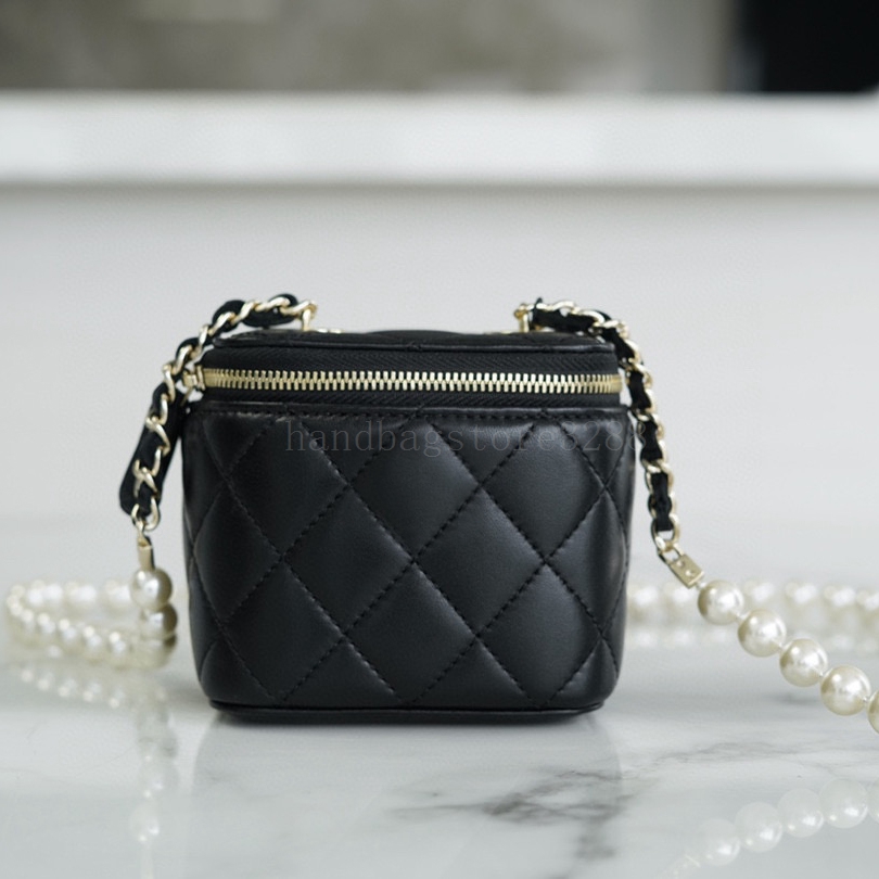 22p Mini Box Pearl Chains Bag Vanity Case Fashion Luxury Original Leather Handbags Designer Crossbody Totes Bags purse designer womens Black sheepskin handbag
22p Mini Box Pearl Chains Bag Vanity Case Fashion Luxury Original Leather Handbags Designer Crossbody Totes Bags purse designer womens Black sheepskin handbag