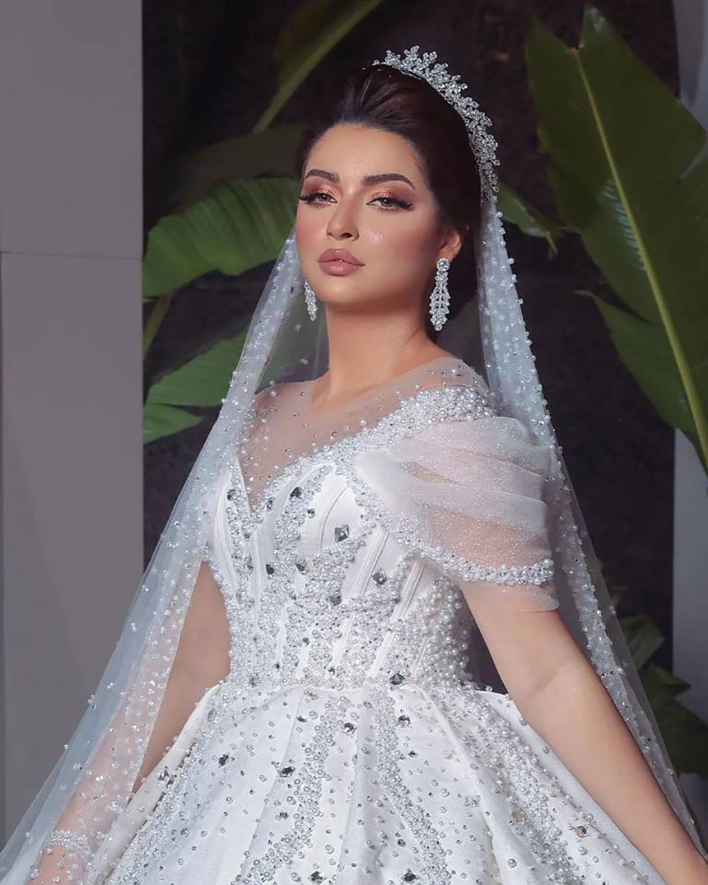 Exquisite Beads Crystal Wedding Dresses Ball Gown Scoop Neck Cap Sleeve Floor Length Arabic Bridal Dress Custom Made