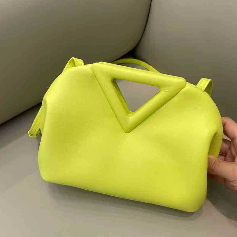 Bag Venetas Bottegav Woman Inverted Triangle Portable Clip Candy Cloud Single Shoulder Diagonal Cross Hand, White
Bag Venetas Bottegav Woman Inverted Triangle Portable Clip Candy Cloud Single Shoulder Diagonal Cross Hand, White