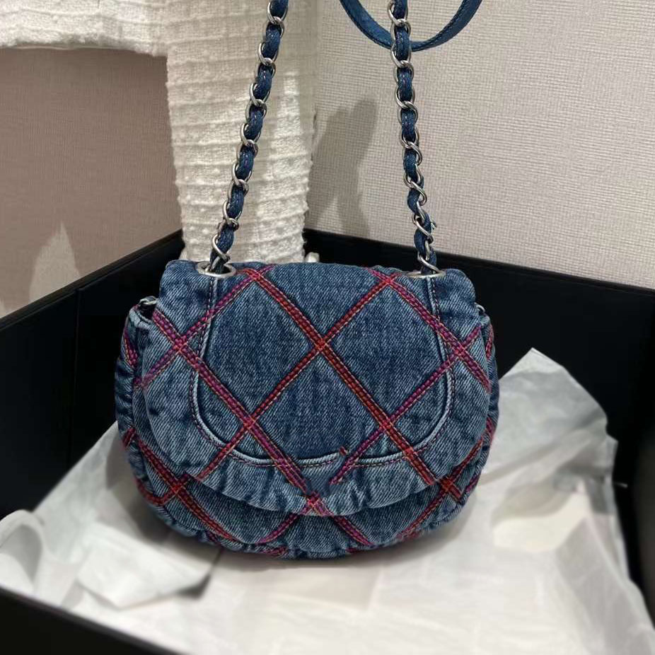 22Ss Mini Blue Canvas Co Beach Flap Bag Classic Quilted Silver Hardware Braided Chain Crossbody Designer French Luxury Handbags Women Should, Box
22Ss Mini Blue Canvas Co Beach Flap Bag Classic Quilted Silver Hardware Braided Chain Crossbody Designer French Luxury Handbags Women Should, Box