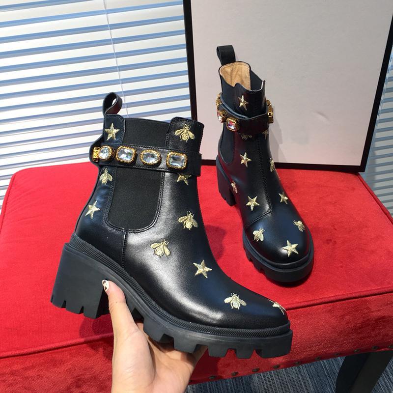 Designer Women Diamond Boots Platform Chunky Heel Martin Boot Genuine Leather Bee Star Shoes Deserts Winter Outdoor Lady Party Buckle Ankle trend
Designer Women Diamond Boots Platform Chunky Heel Martin Boot Genuine Leather Bee Star Shoes Deserts Winter Outdoor Lady Party Buckle Ankle trend