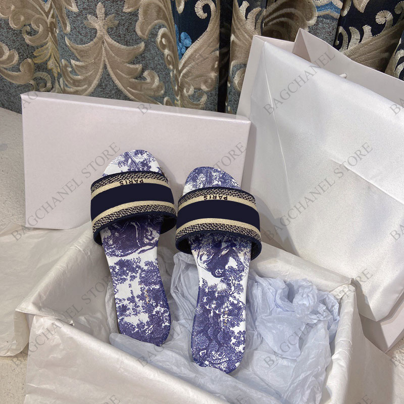 Women slippers designer embroidered flat shoes luxury animal classic pattern sandals high quality lady summer beach shoes Size 34-42 White box, 12
Women slippers designer embroidered flat shoes luxury animal classic pattern sandals high quality lady summer beach shoes Size 34-42 White box, 12
