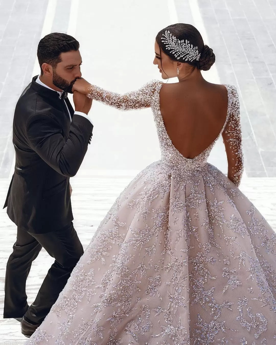 Luxurious Ball Gown Wedding Dresses Sexy Strapless Ruffles Backless Lace Long Sleeves V Neck Beads Sequins Appliques Diamonds Arabic Bridal Gowns