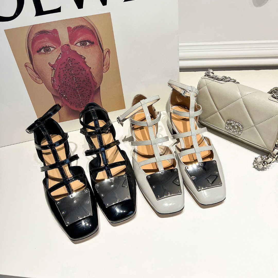 Classic luxury Ladies Casual Baotou sandals women's summer 2022 new fashion thick heel Rome hollow out square head Mary Jane single shoes for women girl, Elephant grey without logo
Classic luxury Ladies Casual Baotou sandals women's summer 2022 new fashion thick heel Rome hollow out square head Mary Jane single shoes for women girl, Elephant grey without logo