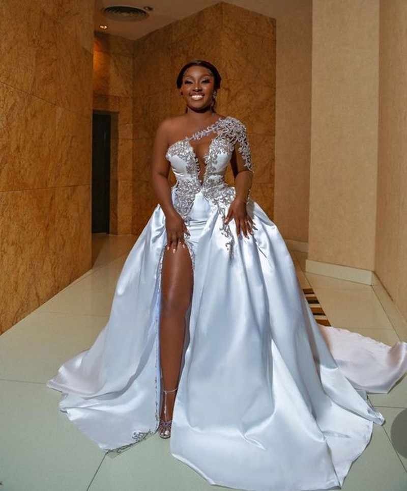 One Shoulder Long Sleeve Wedding Dresses with Detachable Train Sparkly Lace Beaded Arabic Aso Ebi High Slit Garden Beach civil Wedding Bridal Gown