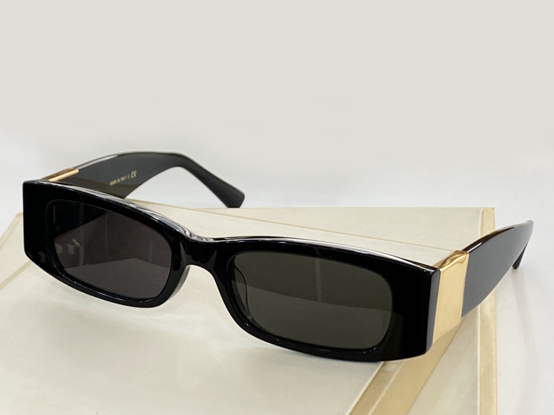Shiny Black Grey Sunglasses Rectangle Women Summer Fashion Sun Shades Sonnenbrille UV400 Protection Eyewear Top Quality
Shiny Black Grey Sunglasses Rectangle Women Summer Fashion Sun Shades Sonnenbrille UV400 Protection Eyewear Top Quality