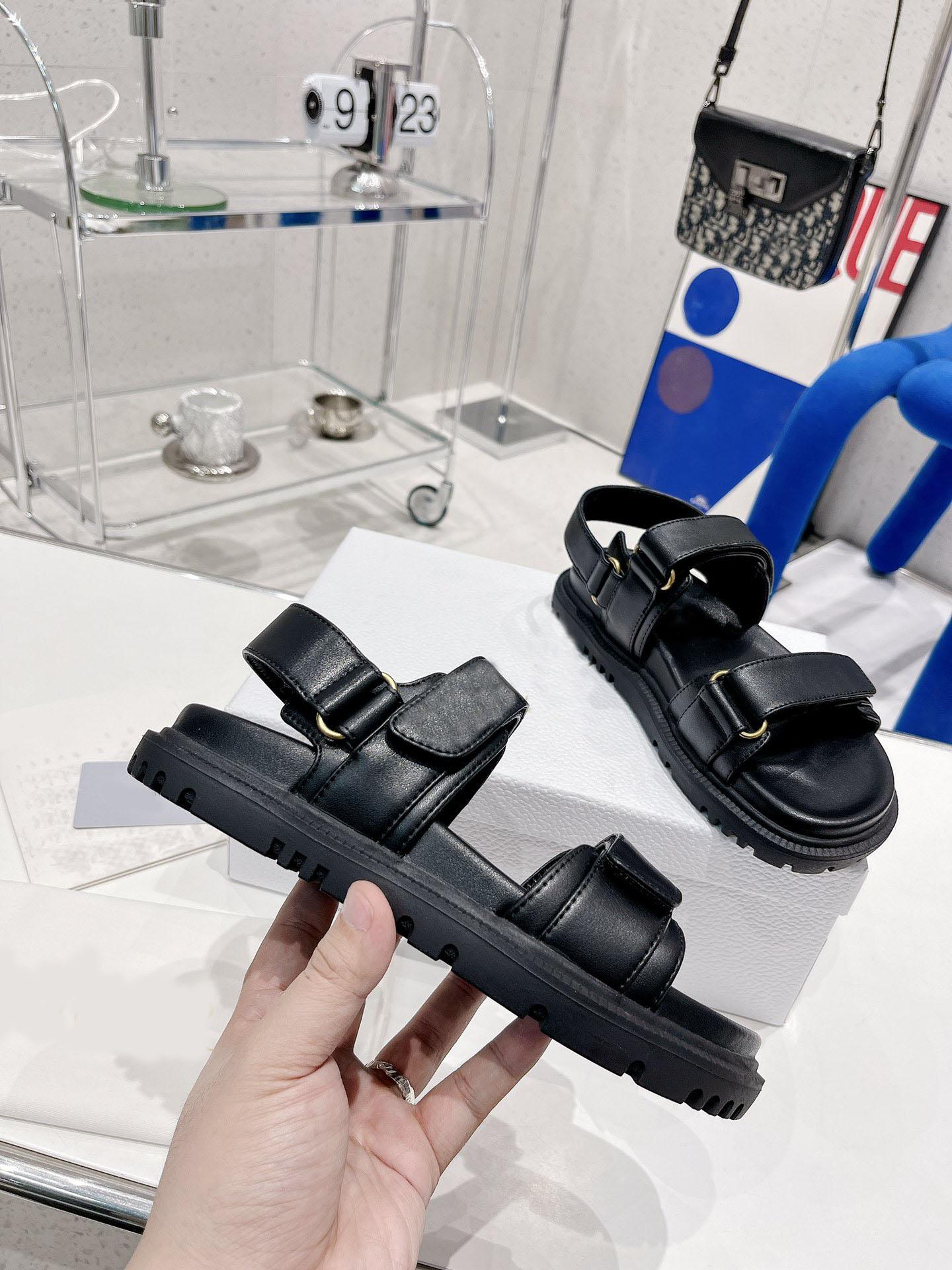 2022 Designer Women Sandal Top Luxury Summer sandals Silver Tone Shiny Laminated Calfskin High quality Flat Shoes, Box
2022 Designer Women Sandal Top Luxury Summer sandals Silver Tone Shiny Laminated Calfskin High quality Flat Shoes, Box