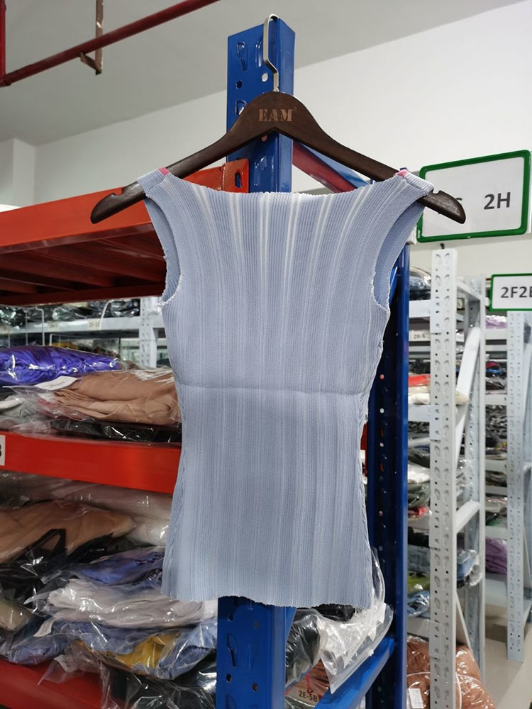 DEAT Summer Fashion Casual Knitted Skinny V-neck Solid Slim Sexy Sleeveless Top Vest Women SD588 220325