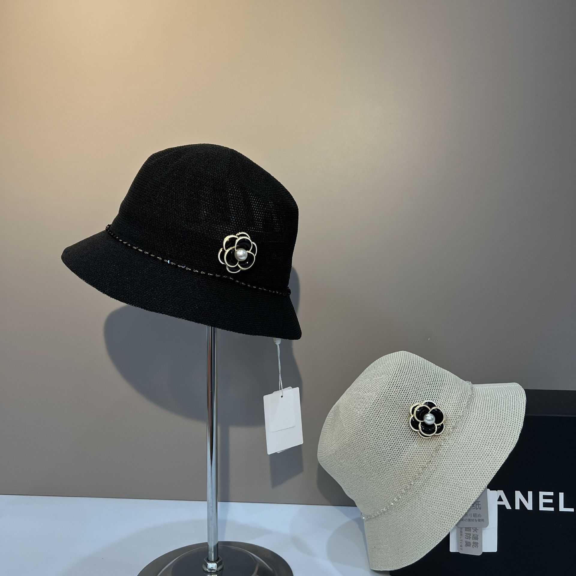 Camellia flowerpot hat Korean version fashionable and elegant flat top hat women's outdoor holiday leisure sunscreen hat tide, Smooth plate basin cap - beige
Camellia flowerpot hat Korean version fashionable and elegant flat top hat women's outdoor holiday leisure sunscreen hat tide, Smooth plate basin cap - beige