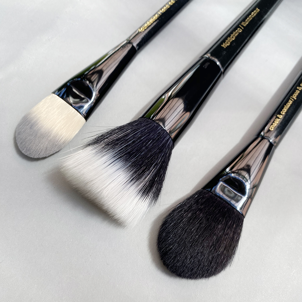 LC Makeup Brushes Highlighting / Illuminateur #3 Foundation #2 Cheek&Contour #25 High Quality Beauty Cosmetics 3Pc Brush Set Kit