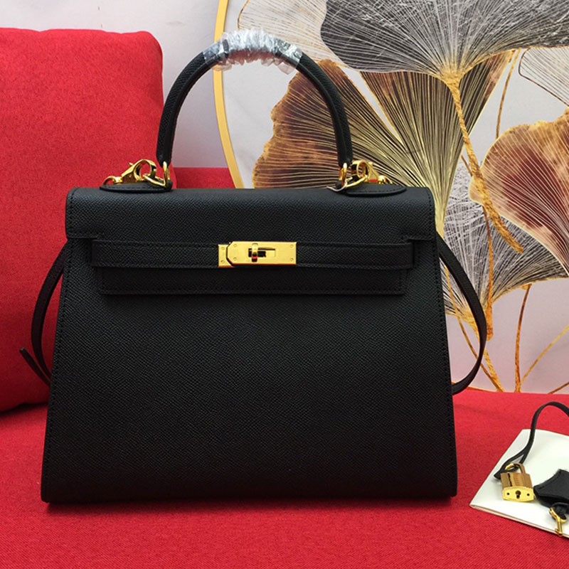 Women Handbags Crossbody Bag Removable Strap Cowhide Leather Gold Hardware Key Lock Inside Fashion Letters 5A Quality Plain Tote Shopping Bag Multiple Colors
Women Handbags Crossbody Bag Removable Strap Cowhide Leather Gold Hardware Key Lock Inside Fashion Letters 5A Quality Plain Tote Shopping Bag Multiple Colors