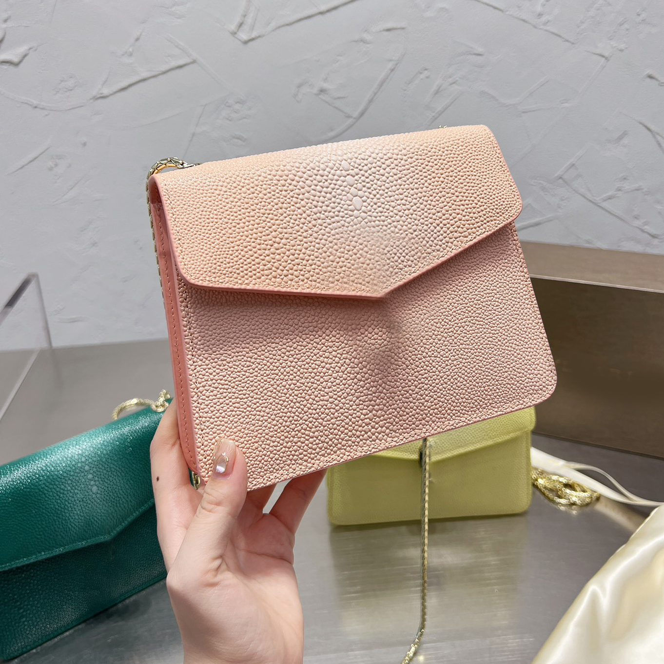 Flap bag Leather bags 2023 Luxury Tops Designer Brand Fashion Shoulder Handbags high Quality Women chains purse Clutch Wallets Cross body totes Alligator wallets, No bags
Flap bag Leather bags 2023 Luxury Tops Designer Brand Fashion Shoulder Handbags high Quality Women chains purse Clutch Wallets Cross body totes Alligator wallets, No bags
