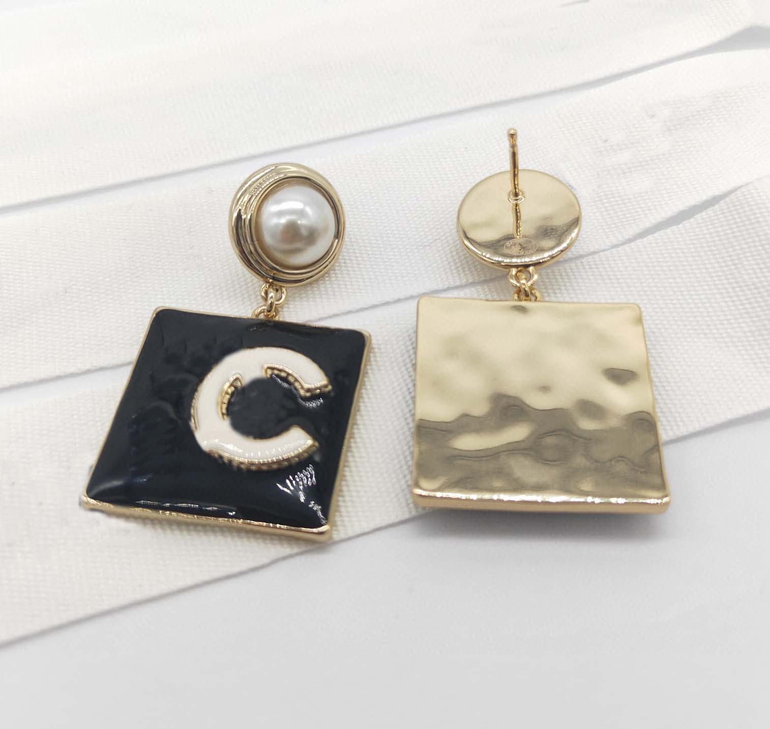 2022 Top quality Charm drop earring with black enamel and nature shell beads in 18k gold plated for women wedding jewelry gift have box stamp PS4291A