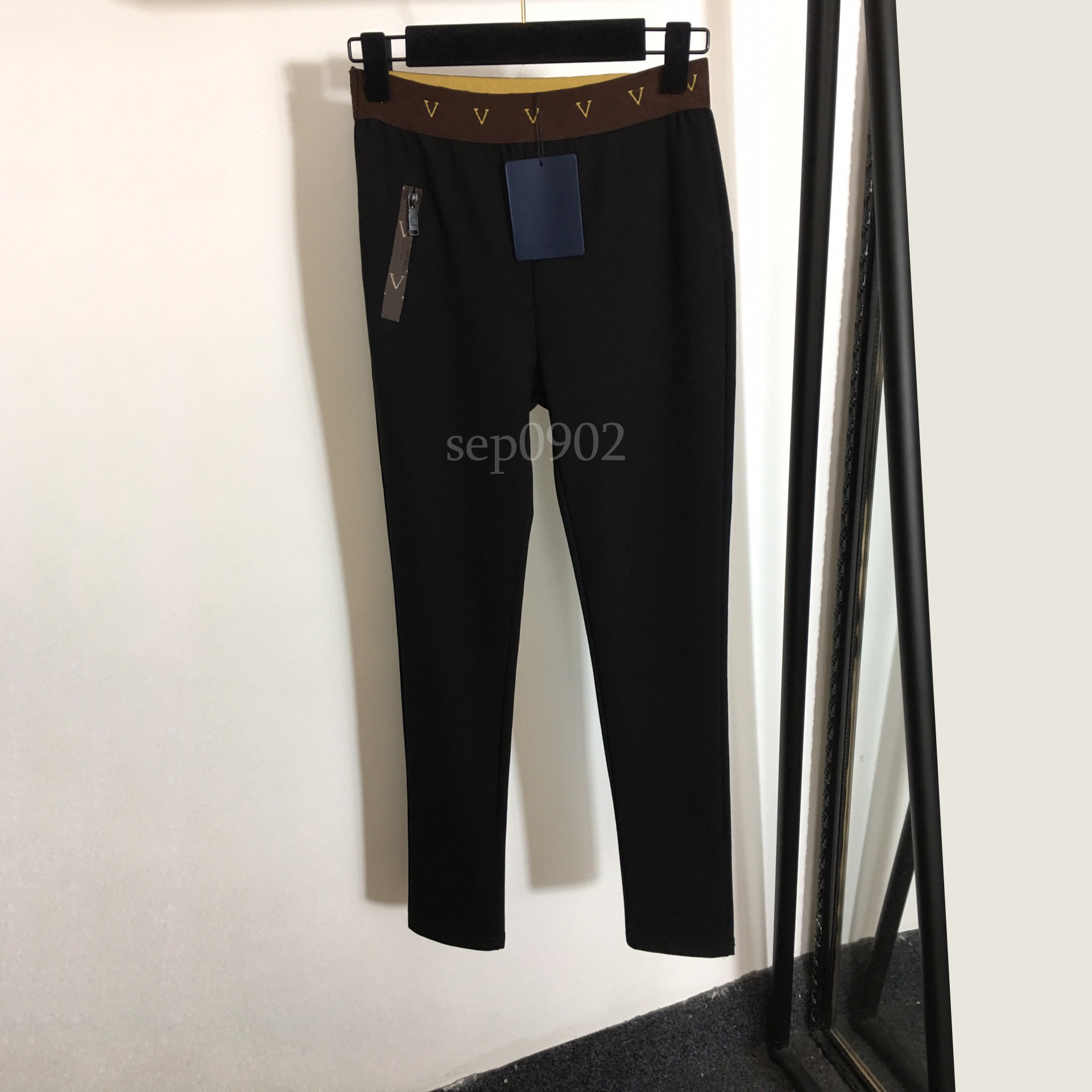 Women Breathable Shaping Leggings Designer Letter Jacquard Legging Four Seasons Gym Clothing Woman Fitness Wear, Black
Women Breathable Shaping Leggings Designer Letter Jacquard Legging Four Seasons Gym Clothing Woman Fitness Wear, Black
