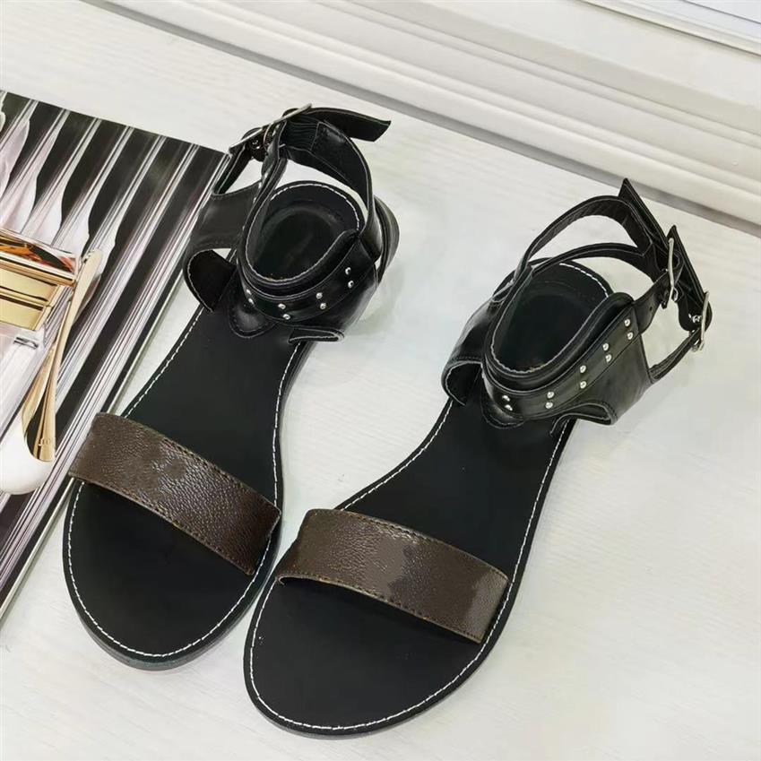 High quality fashion Leather Flat Sandal Women Luxurys Designers Sandals Girl Slides Sandalias Casual sandals beach slippers Sizes226c
High quality fashion Leather Flat Sandal Women Luxurys Designers Sandals Girl Slides Sandalias Casual sandals beach slippers Sizes226c