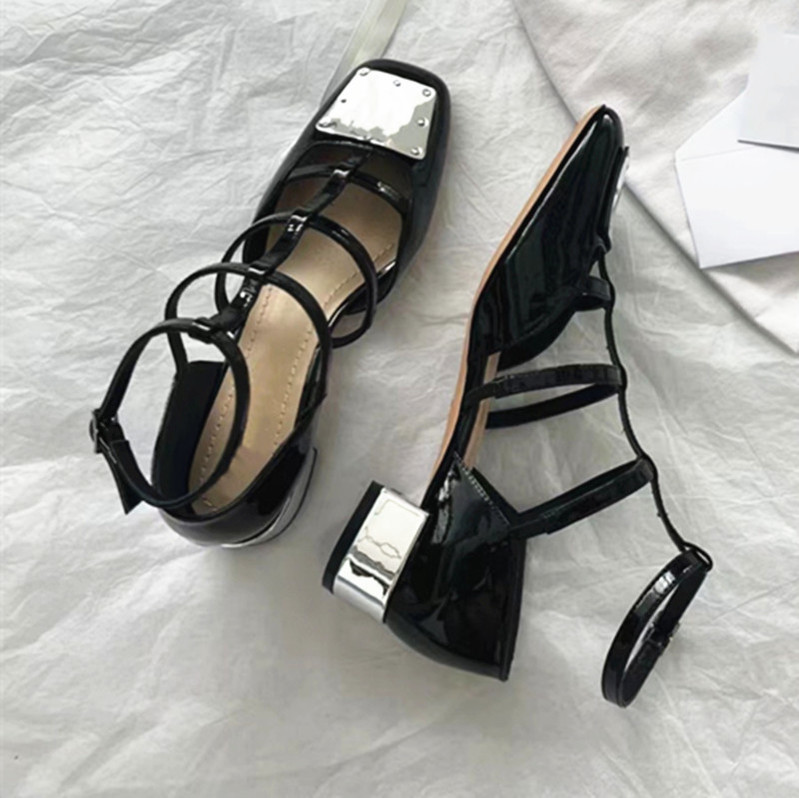 Patent Calfskin Leather Roman Mid Heel Sandals LA PARISIENNE Black Ankle Buckle Square Toe Iron Sandal 2022 Brand Fashion Beach Party Wedding Ballet Shoes 22, Fill postage
Patent Calfskin Leather Roman Mid Heel Sandals LA PARISIENNE Black Ankle Buckle Square Toe Iron Sandal 2022 Brand Fashion Beach Party Wedding Ballet Shoes 22, Fill postage