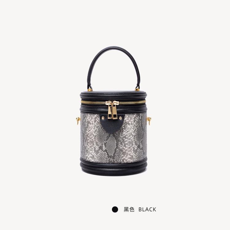 Evening Bags OUSSON Design Cylindrical Leather Tote Handbag Exquisite Female Retro Crossbody Box Bag For Woman, Black
Evening Bags OUSSON Design Cylindrical Leather Tote Handbag Exquisite Female Retro Crossbody Box Bag For Woman, Black