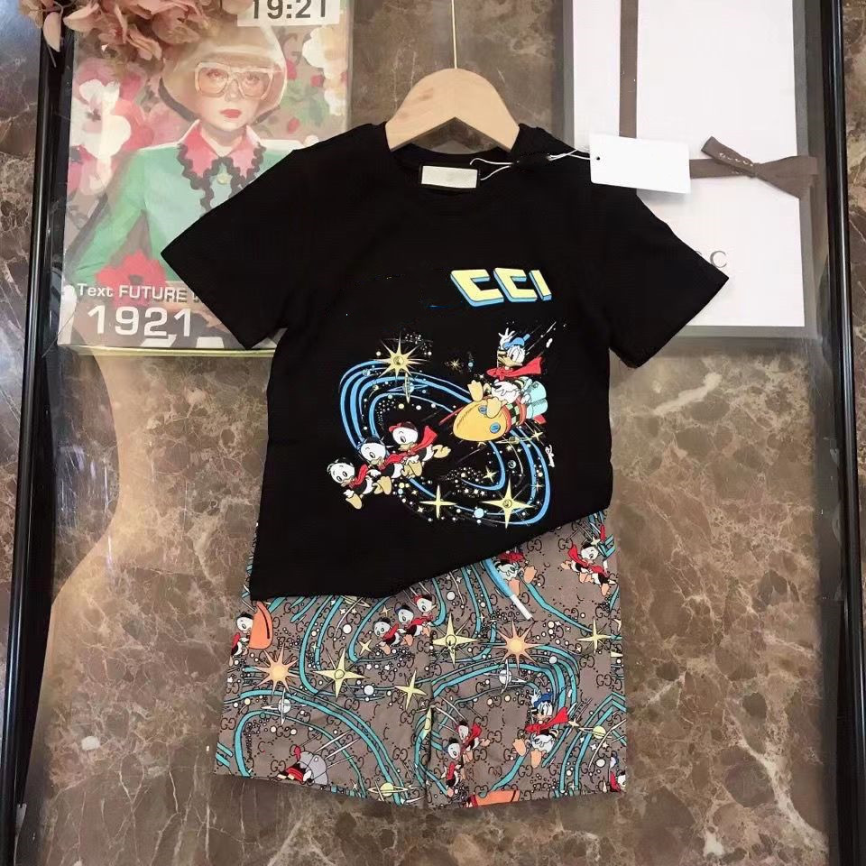 2022ss news child designer clothe sets LETTER duck rocket childrens kids short sleeve T-shirt print shorts set suit brand boys clothing cotton tees size 90-160, Shipping pay
2022ss news child designer clothe sets LETTER duck rocket childrens kids short sleeve T-shirt print shorts set suit brand boys clothing cotton tees size 90-160, Shipping pay