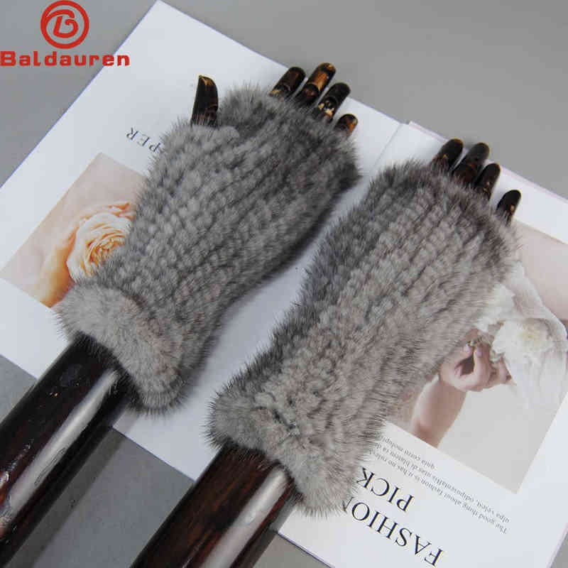 Women's Gloves Winter Natural Real Mink Fur Gloves Women Heated Warm Genuine Mink Fur Mittens Girl Fashion Real Mink Fur Gloves T220730
Women's Gloves Winter Natural Real Mink Fur Gloves Women Heated Warm Genuine Mink Fur Mittens Girl Fashion Real Mink Fur Gloves T220730