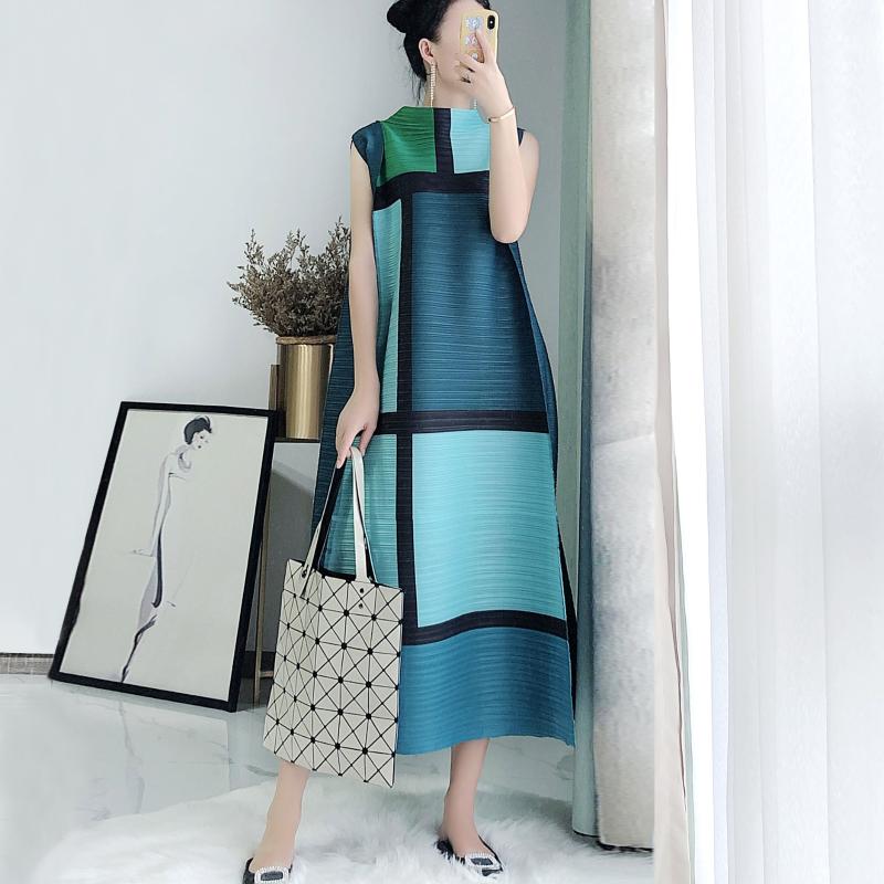 Casual Dresses Miyake Pleated Dress 2022 Summer Women Plaid Color Large Size Sleeveless High Fashion Long Beach, Blue
Casual Dresses Miyake Pleated Dress 2022 Summer Women Plaid Color Large Size Sleeveless High Fashion Long Beach, Blue