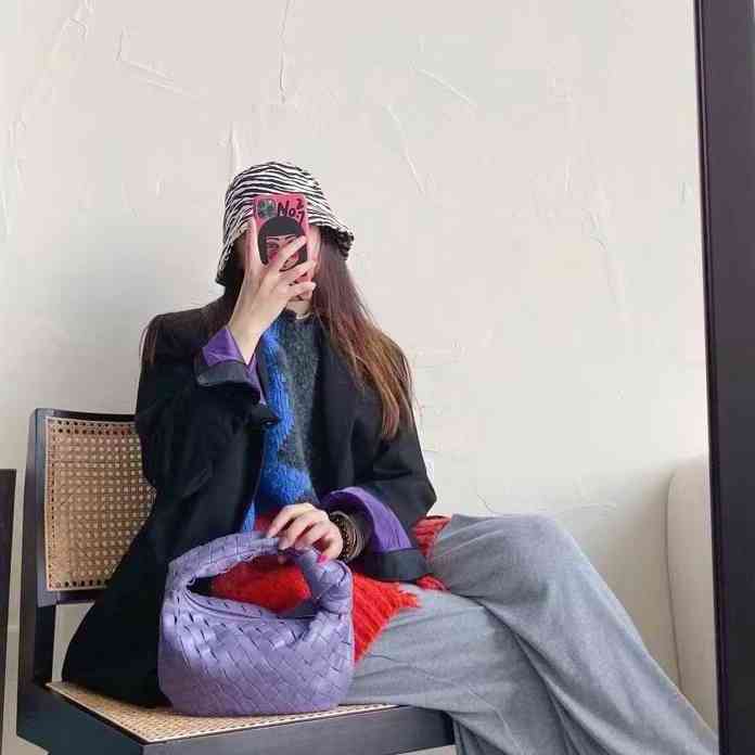 Designer Handbags Bottegav Venetas Sheepskin Imported Knotted Bag Leather Hand-held Women's Dumpling Mini Jodie Hand, Haze blue
Designer Handbags Bottegav Venetas Sheepskin Imported Knotted Bag Leather Hand-held Women's Dumpling Mini Jodie Hand, Haze blue
