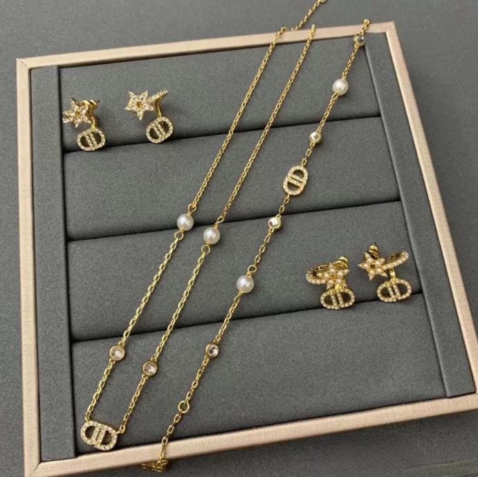 Necklace Designer Jewelry Luxury Pendant Wedding Gift 45cm Chain Gold Plate Diamond Wholesale Necklaces
Necklace Designer Jewelry Luxury Pendant Wedding Gift 45cm Chain Gold Plate Diamond Wholesale Necklaces