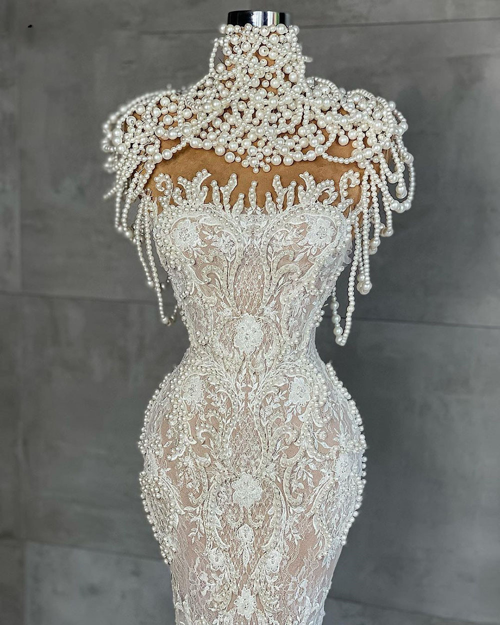 Gorgeous Pearls Prom Dresses Cap Sleeves Beading Crystal Celebrity Dress Illusion Lace Evening Party Gowns Robe De Soiree