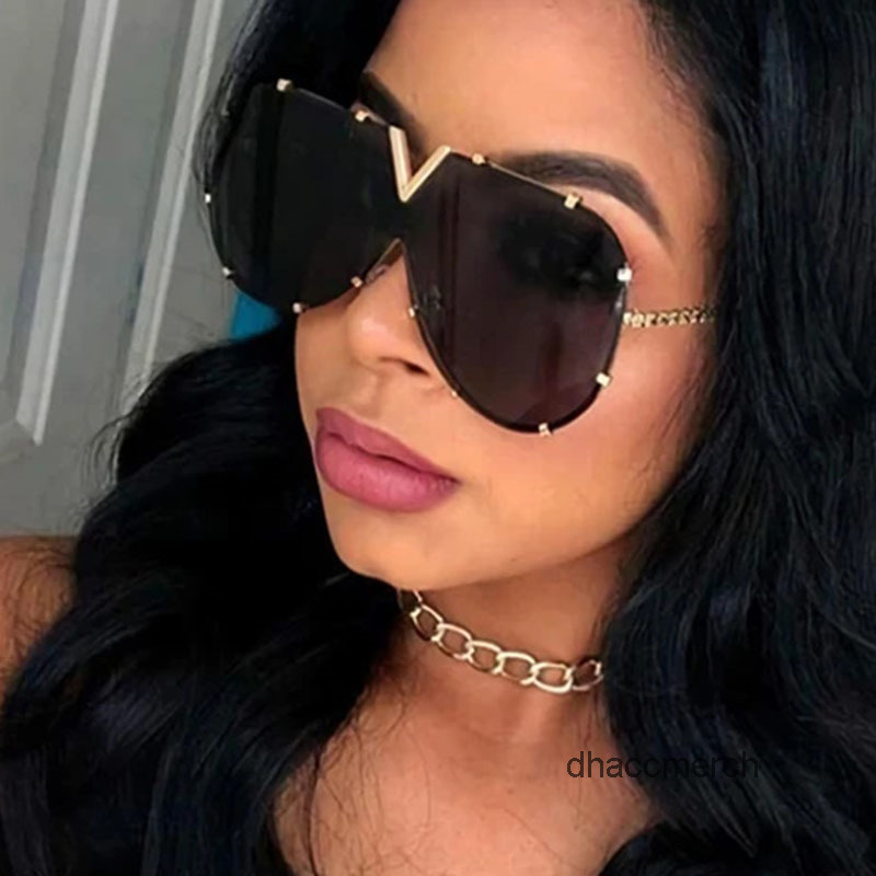 womens glassess designer sunglasses Oversized New Womens glasses mens glasses V-Shape Sun Glasses Pilot Retro One-Piece Goggles Shades celebrity Eyewear UV400
womens glassess designer sunglasses Oversized New Womens glasses mens glasses V-Shape Sun Glasses Pilot Retro One-Piece Goggles Shades celebrity Eyewear UV400
